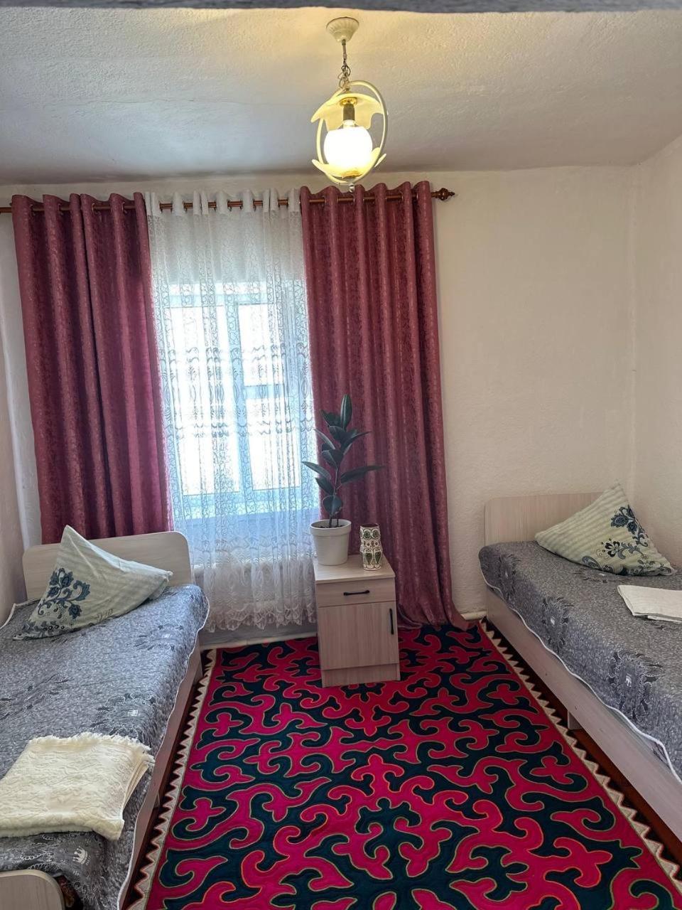 Nomad Guest House Kochkor Ngoại thất bức ảnh